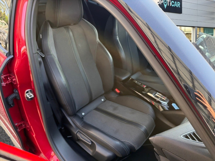 Peugeot 2008 PureTech 130 S&S EAT8 GT