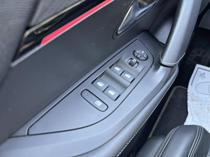 Peugeot 2008 PureTech 130 S&S EAT8 GT