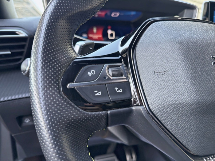 Peugeot 2008 PureTech 130 S&S EAT8 GT