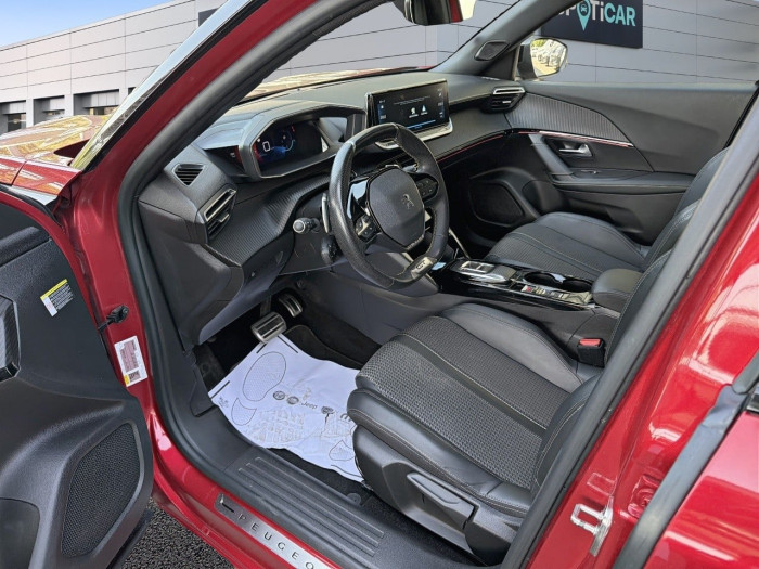 Peugeot 2008 PureTech 130 S&S EAT8 GT
