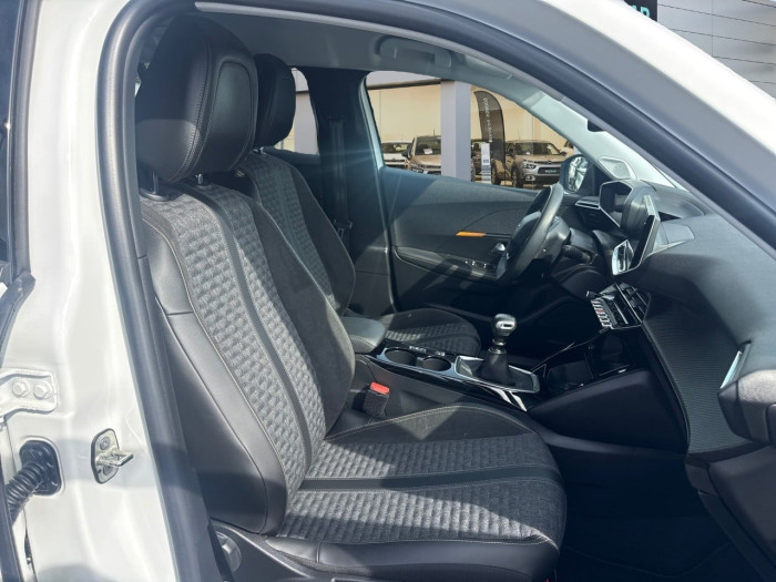 Peugeot 2008 PureTech 130 S&S BVM6 Roadtrip
