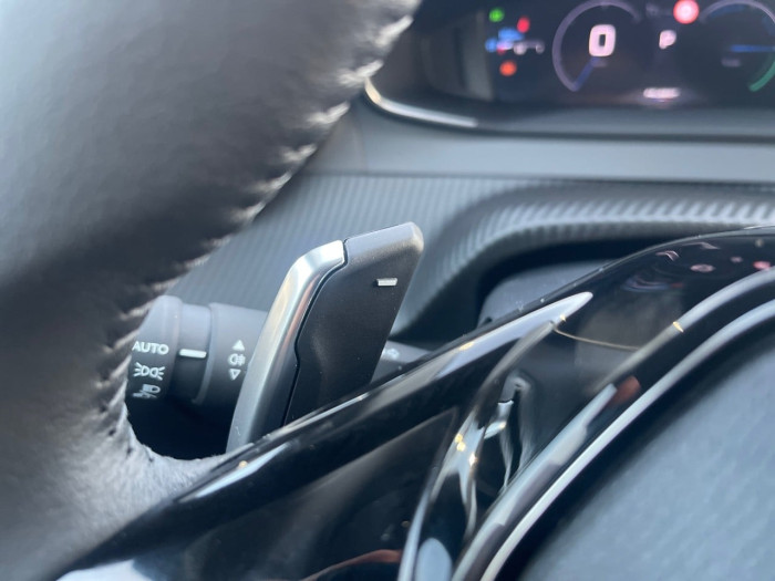 Peugeot 208 Hybrid 110 e-DCS6 série spéciale ENVY