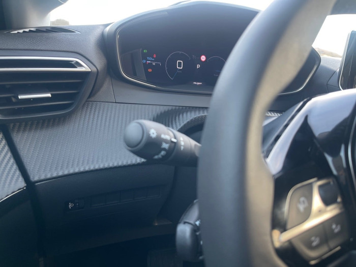 Peugeot 208 Hybrid 110 e-DCS6 série spéciale ENVY