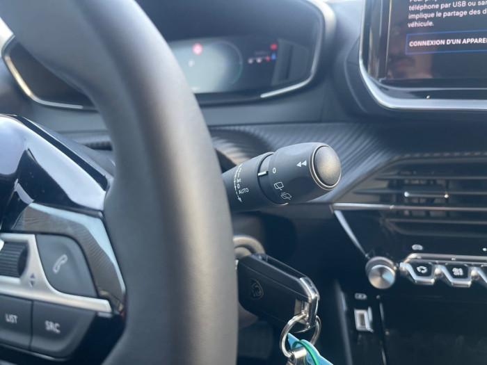 Peugeot 208 Hybrid 110 e-DCS6 série spéciale ENVY