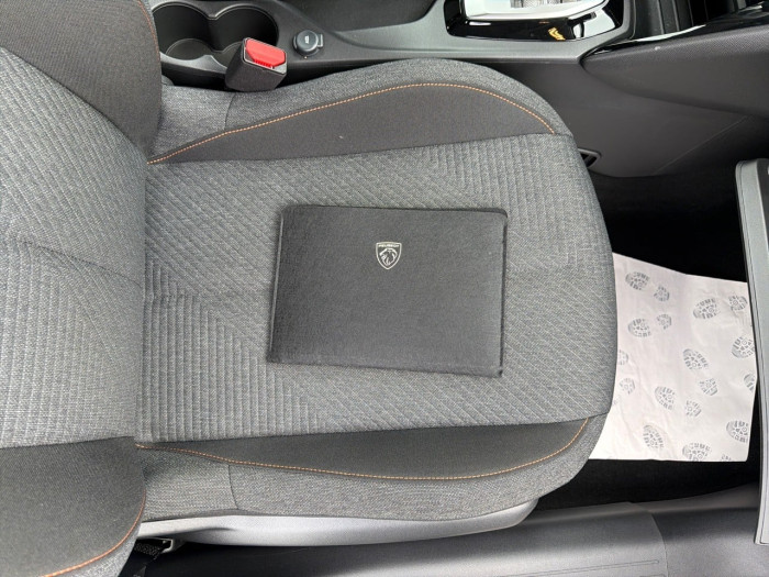 Peugeot 208 Hybrid 100 e-DCS6 Style