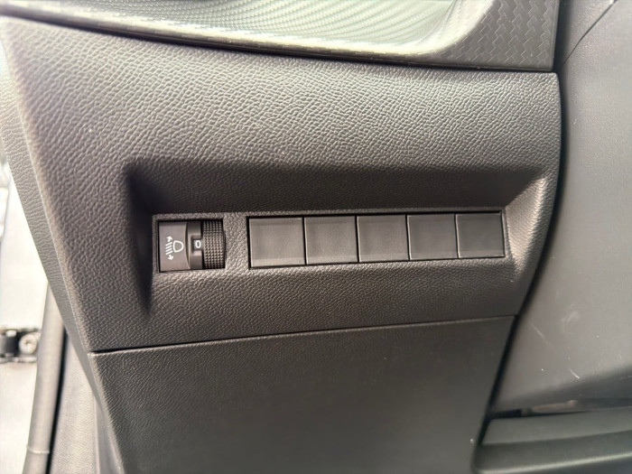 Peugeot 208 Hybrid 100 e-DCS6 Style