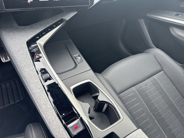 Peugeot 3008 Nouveau Hybrid 145 e-DCS6 GT
