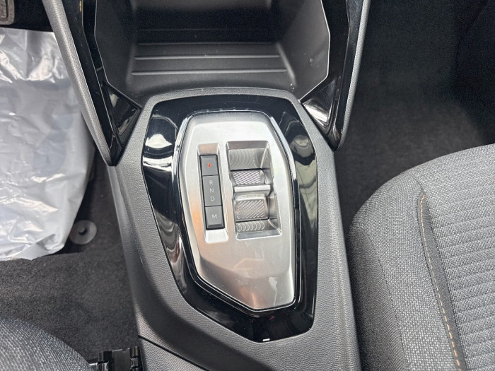 Peugeot 2008 Nouveau Hybrid 145 e-DCS6 Style