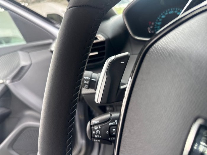 Peugeot 2008 Nouveau Hybrid 145 e-DCS6 Style
