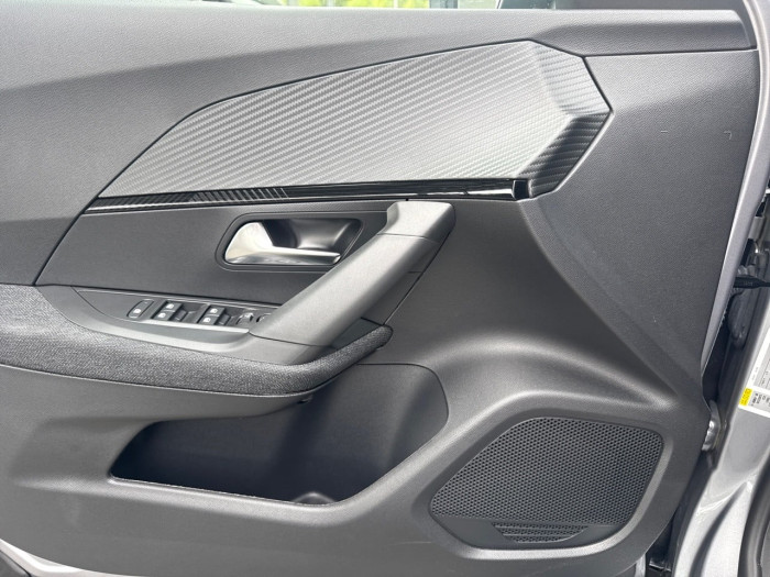 Peugeot 2008 Nouveau Hybrid 145 e-DCS6 Style