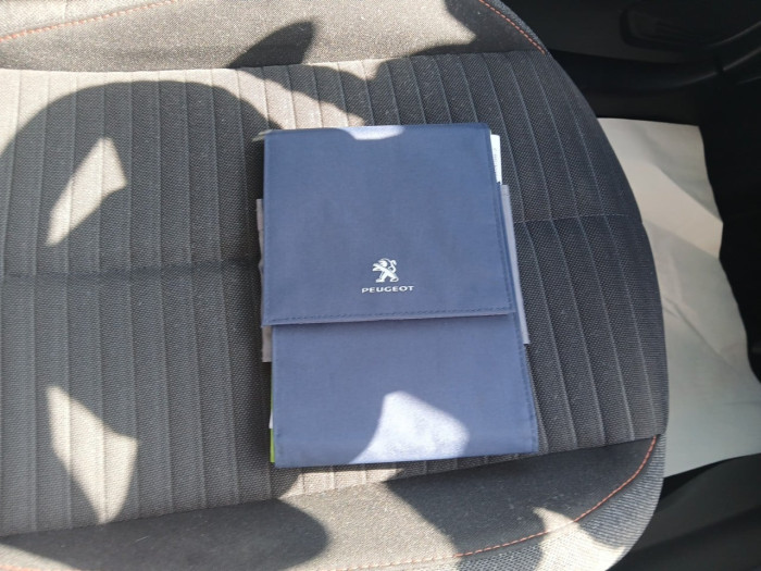 Peugeot 208 BUSINESS PureTech 75 S&S BVM5 Active Business