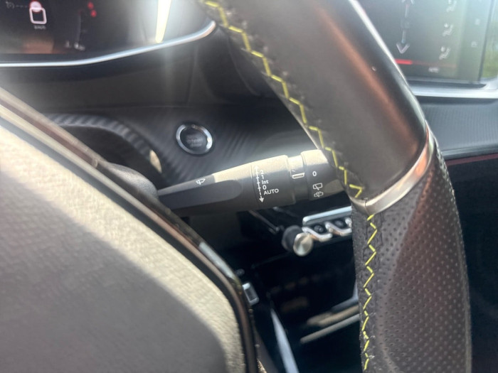 Peugeot 208 PureTech 100 S&S EAT8 GT