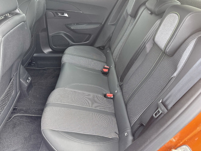 Peugeot 2008 PureTech 130 S&S EAT8 GT