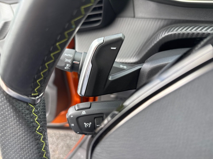 Peugeot 2008 PureTech 130 S&S EAT8 GT