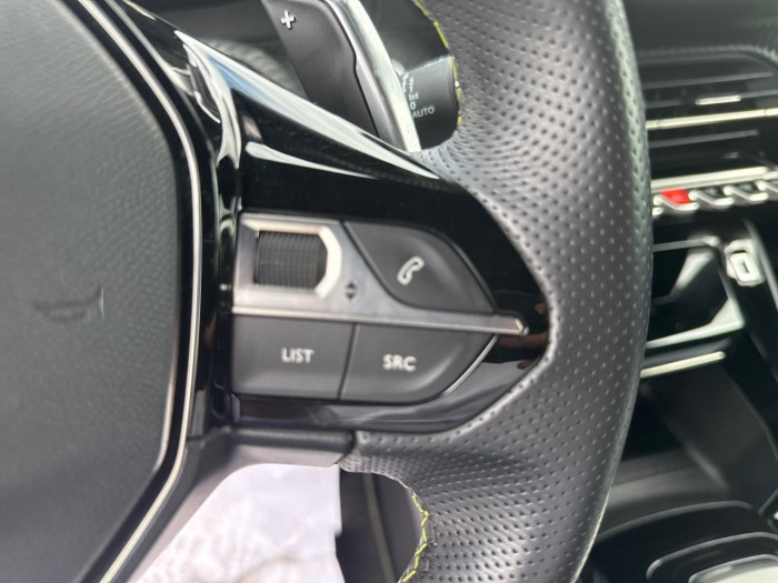 Peugeot 2008 PureTech 130 S&S EAT8 GT