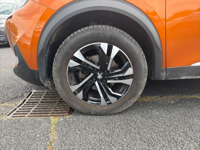 Peugeot 2008 PureTech 130 S&S EAT8 GT