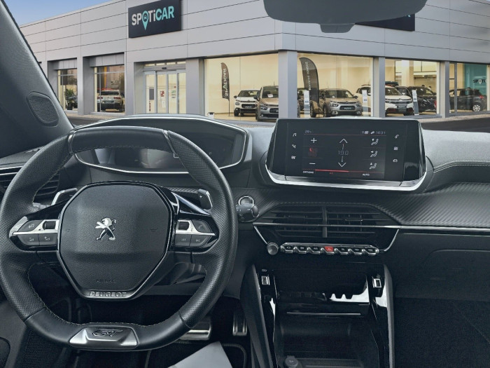 Peugeot 2008 PureTech 130 S&S EAT8 GT