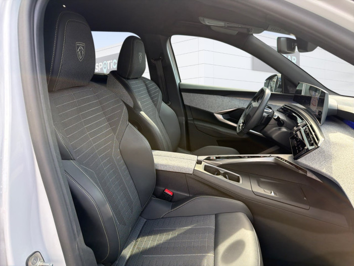 Peugeot 5008 Hybrid 136 e-DCS6 GT