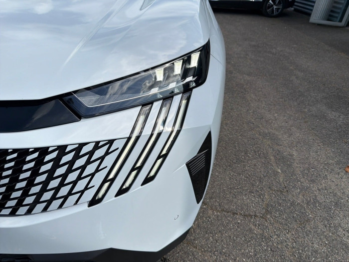 Peugeot 5008 Hybrid 136 e-DCS6 GT