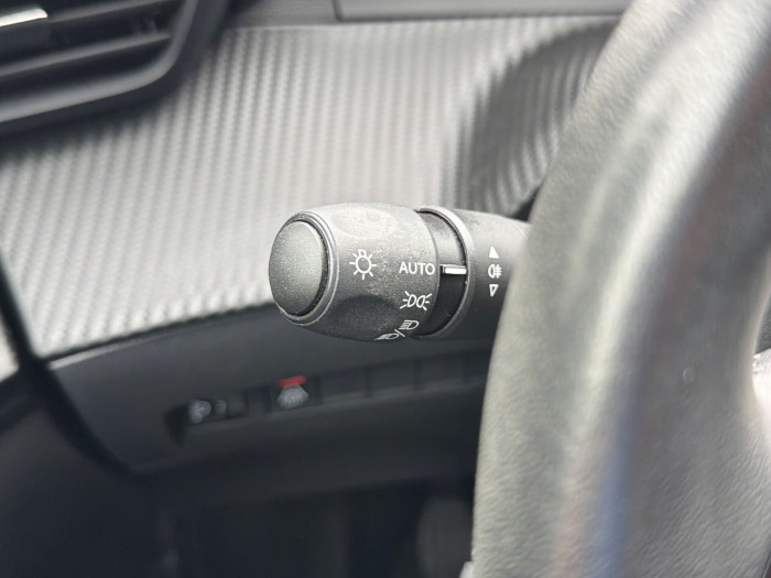 Peugeot 208 PureTech 75 S&S BVM5 Style