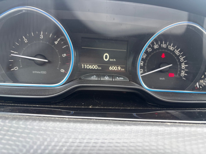 Peugeot 2008 BlueHDi 100ch S&S BVM5 Crossway