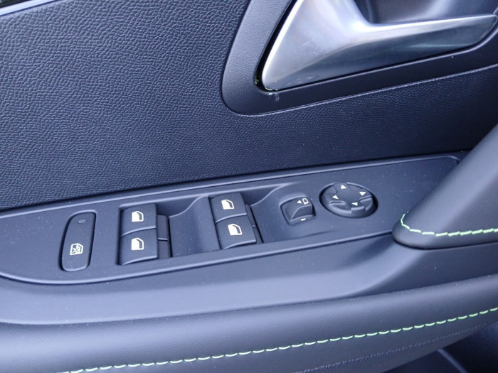 Peugeot 208 Hybrid 145 ch e-DCS6 GT