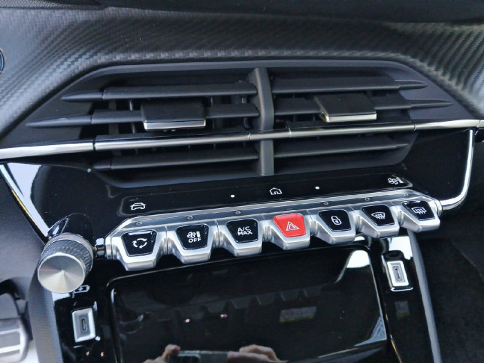 Peugeot 208 Hybrid 145 ch e-DCS6 GT