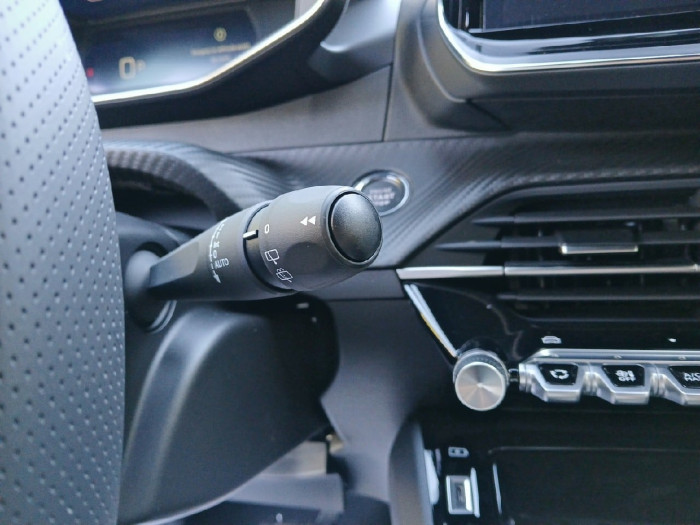 Peugeot 208 Hybrid 145 ch e-DCS6 GT
