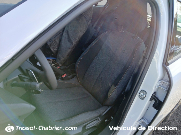 Peugeot 2008 Nouveau Hybrid 145 e-DCS6 Style
