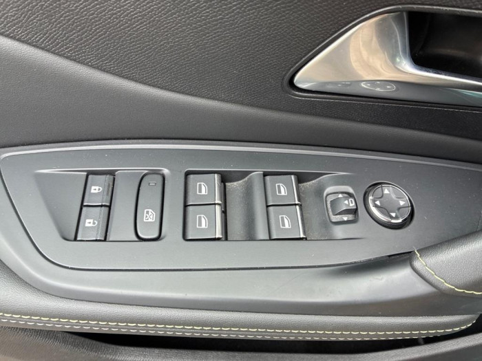 Peugeot 408 PHEV 225 e-EAT8 First Edition