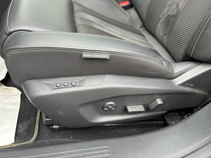 Peugeot 408 PHEV 225 e-EAT8 First Edition