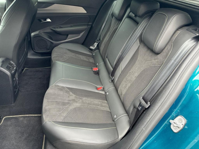 Peugeot 408 PHEV 225 e-EAT8 First Edition