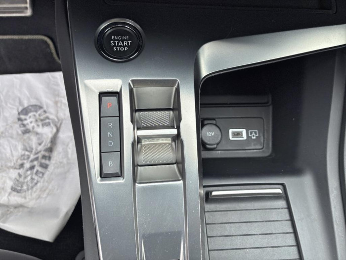 Peugeot 408 PHEV 225 e-EAT8 First Edition
