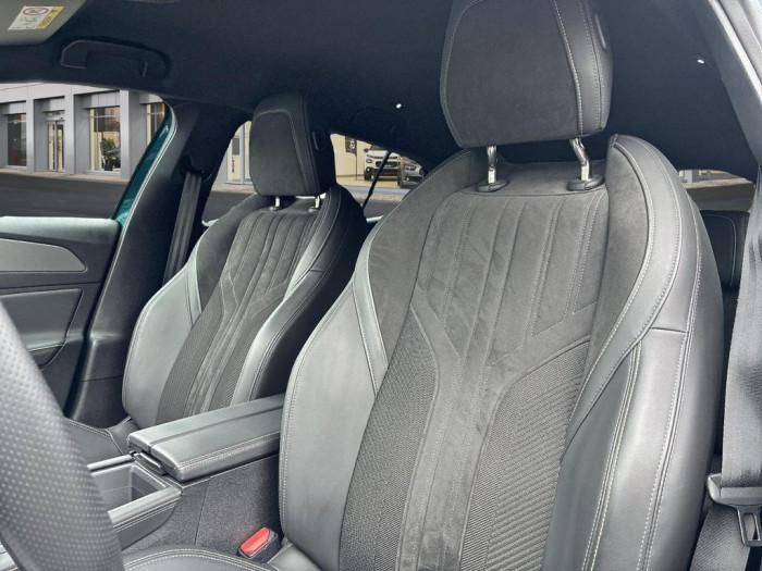 Peugeot 408 PHEV 225 e-EAT8 First Edition