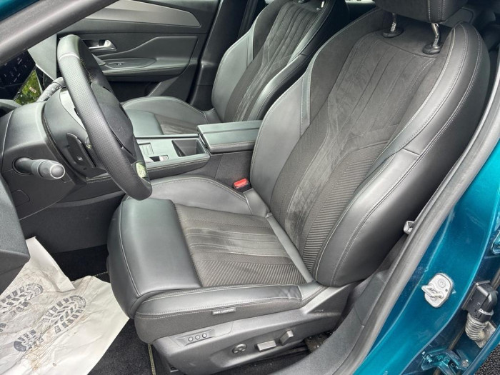 Peugeot 408 PHEV 225 e-EAT8 First Edition