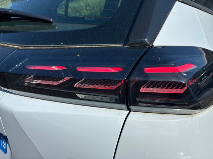 Peugeot 2008 Nouveau Hybrid 145 e-DCS6 Style