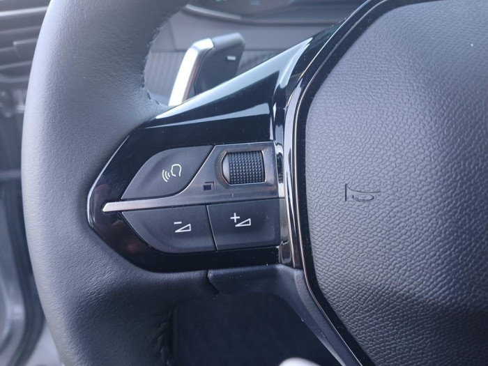 Peugeot 2008 Nouveau Hybrid 145 e-DCS6 Style