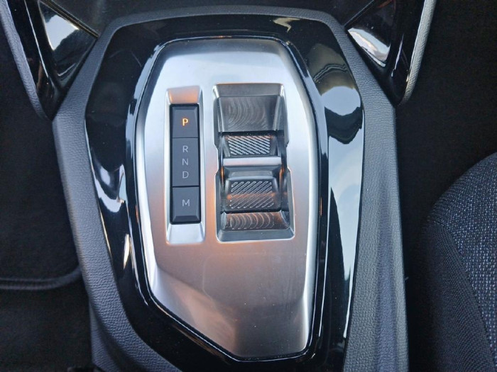 Peugeot 2008 Nouveau Hybrid 145 e-DCS6 Style