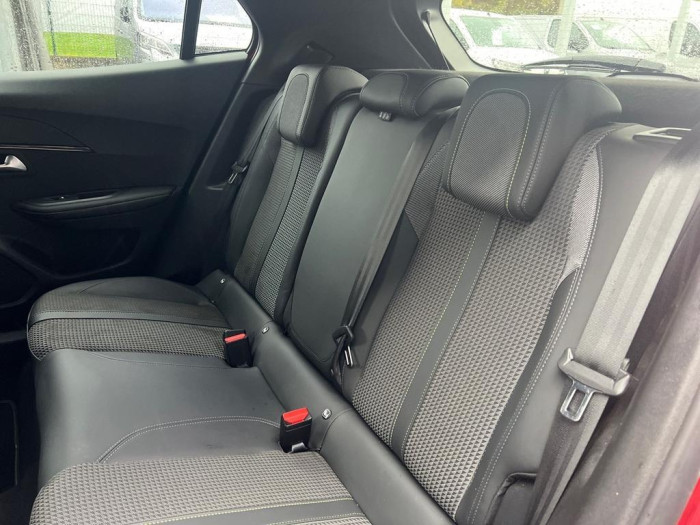 Peugeot 2008 BlueHDi 130 S&S EAT8 GT