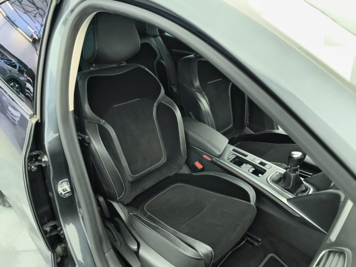 Renault MEGANE IV BERLINE Mégane IV Berline Blue dCi 115 EDC Intens