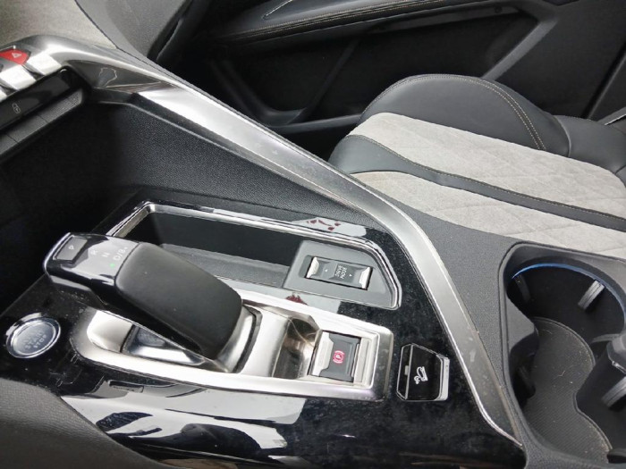 Peugeot 3008 Hybrid4 300 e-EAT8 GT