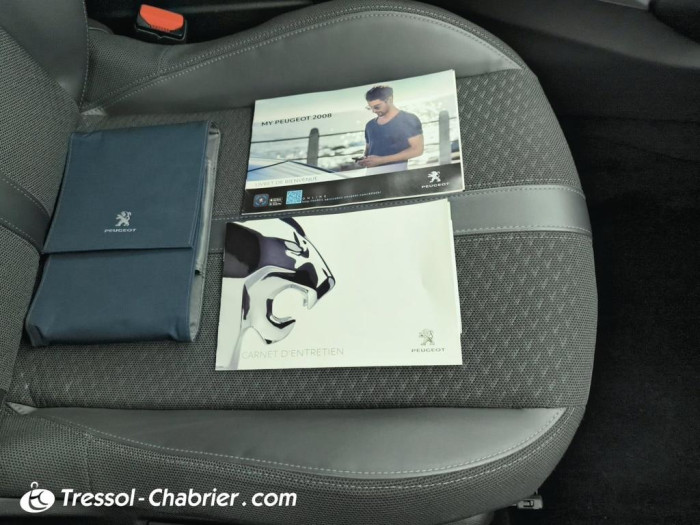 Peugeot 2008 PureTech 130 S&S EAT8 Allure