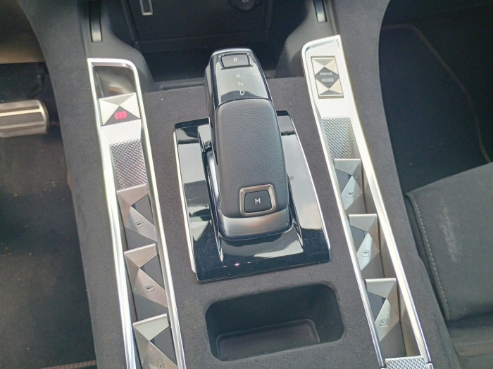 DS DS 7 BlueHDi 130 EAT8 Performance Line +