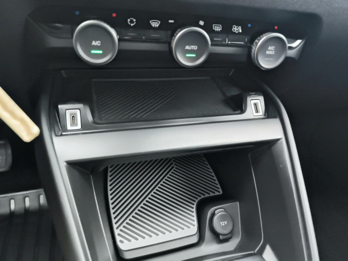 Citroën C4 SOCIETE BLUEHDI 130 S&S EAT8 FEEL NAV BUSINESS R
