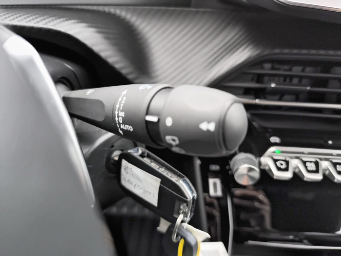 Peugeot 2008 Hybrid 145 e-DCS6 Allure