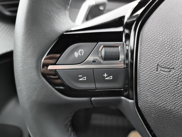 Peugeot 2008 Hybrid 145 e-DCS6 Allure