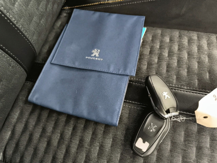 Peugeot 2008 BlueHDi 130 S&S EAT8 Allure Pack