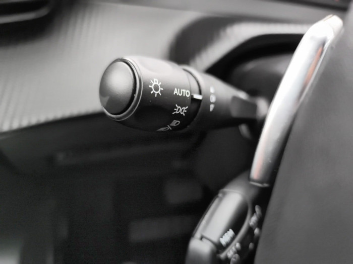 Peugeot 2008 Hybrid 136 e-DCS6 Style