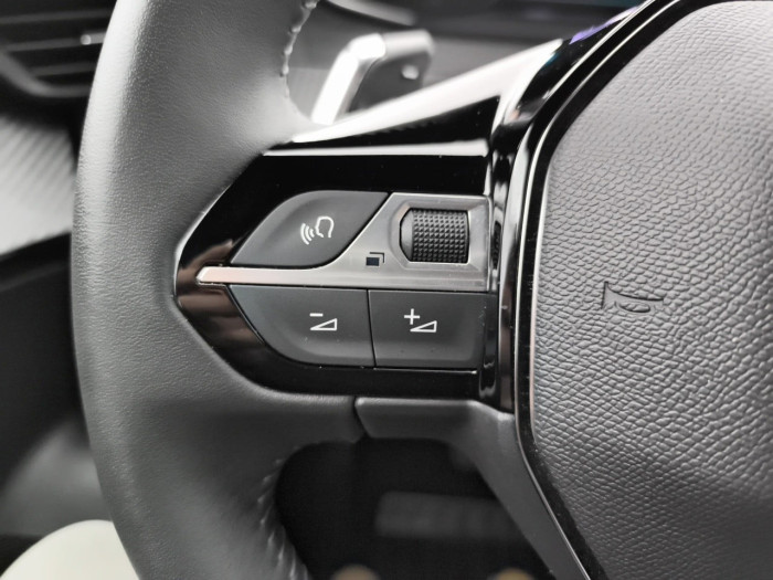 Peugeot 2008 Hybrid 136 e-DCS6 Style