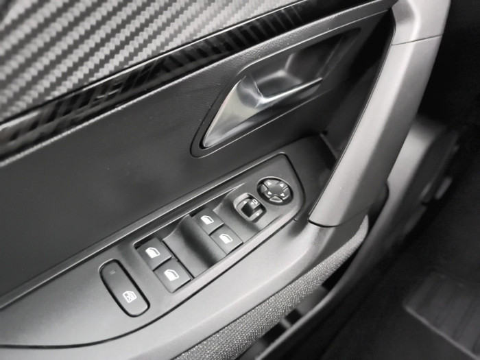 Peugeot 2008 Hybrid 136 e-DCS6 Style